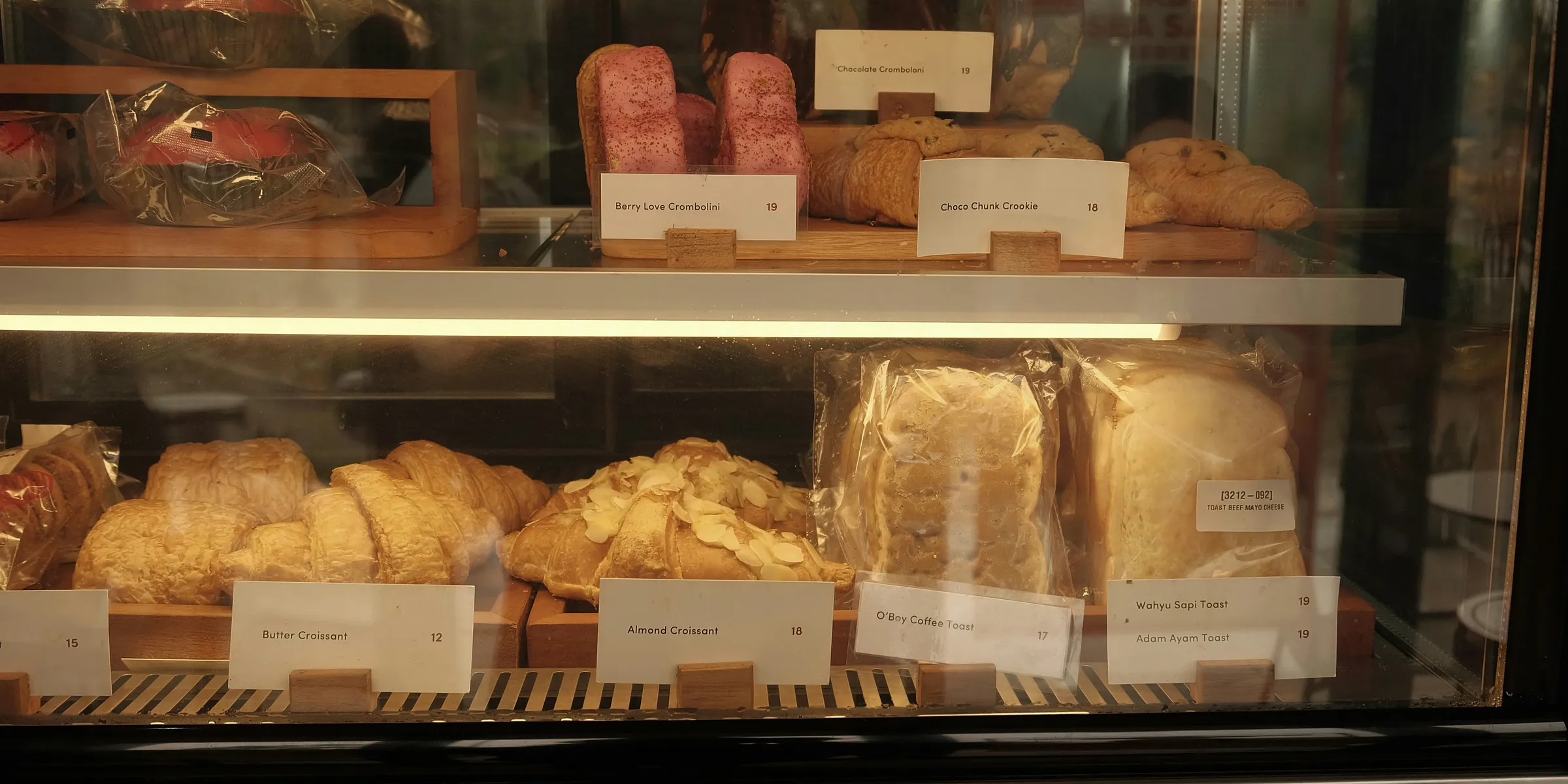 A bakery display case filled with lots of pastries