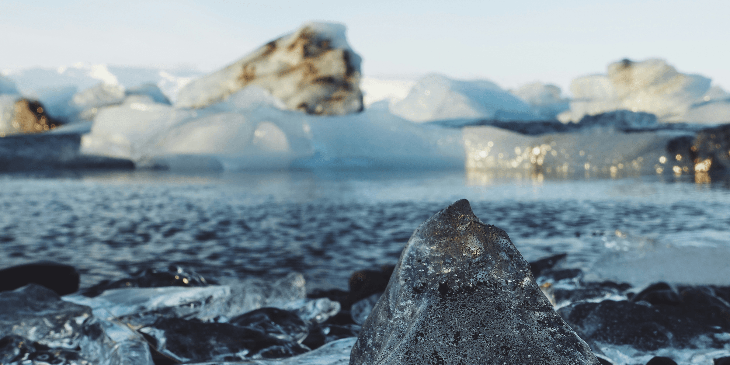 landscape photography of body of water and ice blokcs.
