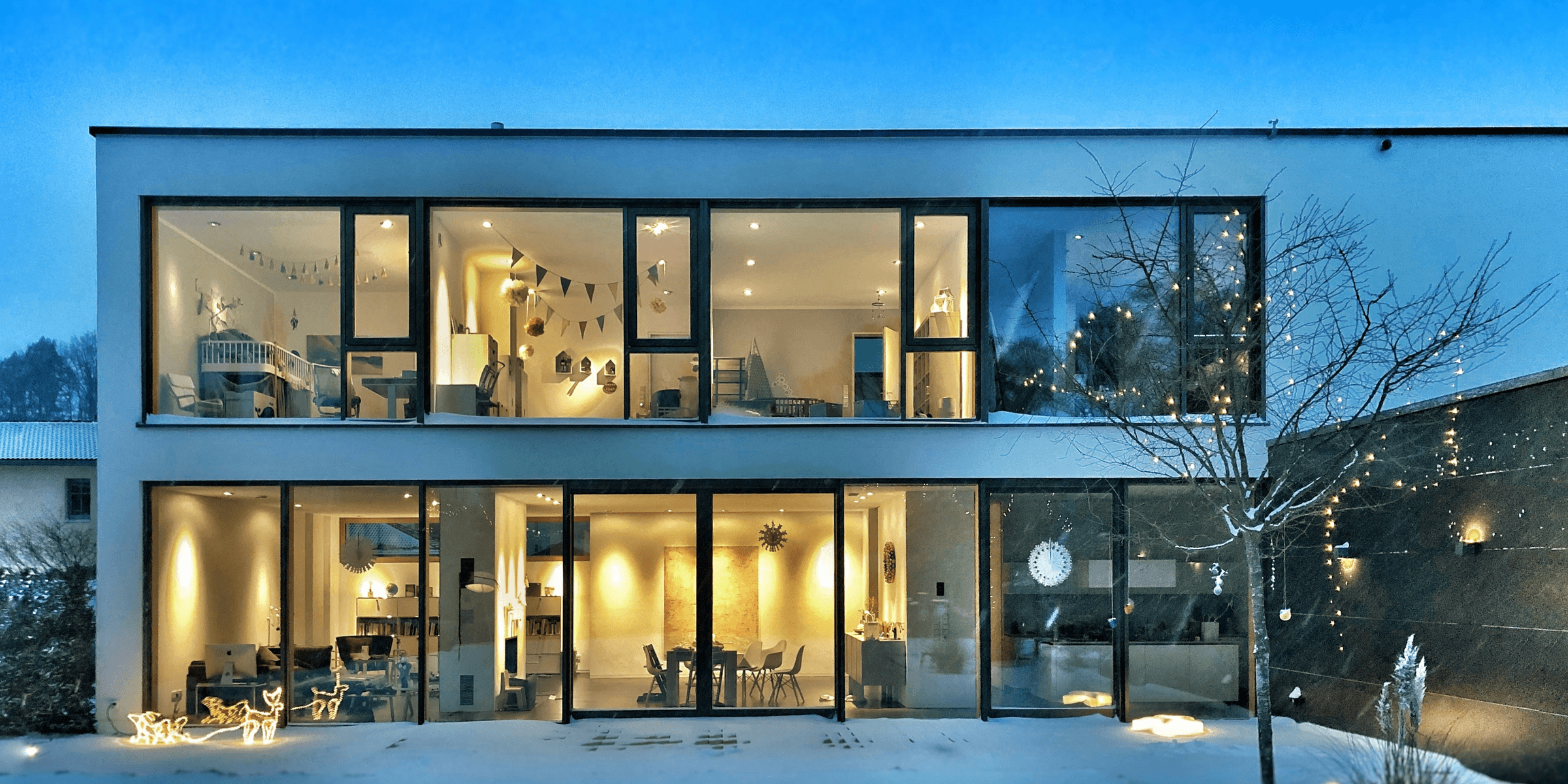 landscape photo of 2-storey house.