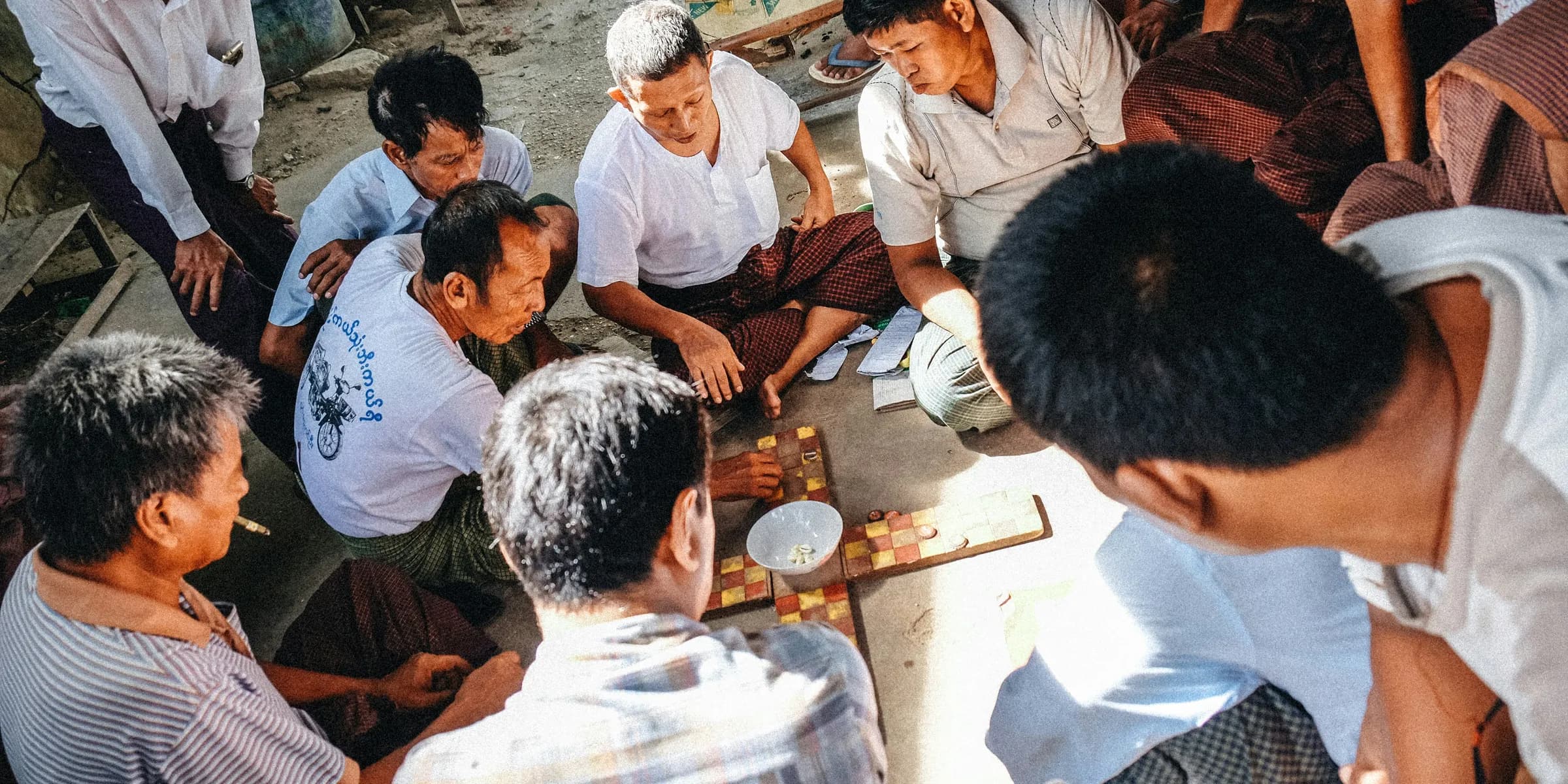 people sitting on ground during daytime