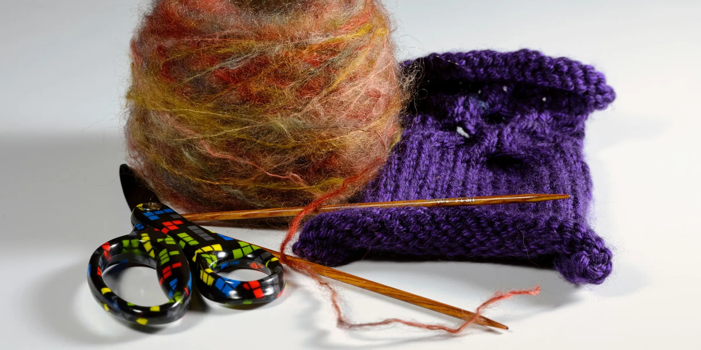 a pair of scissors and a ball of yarn