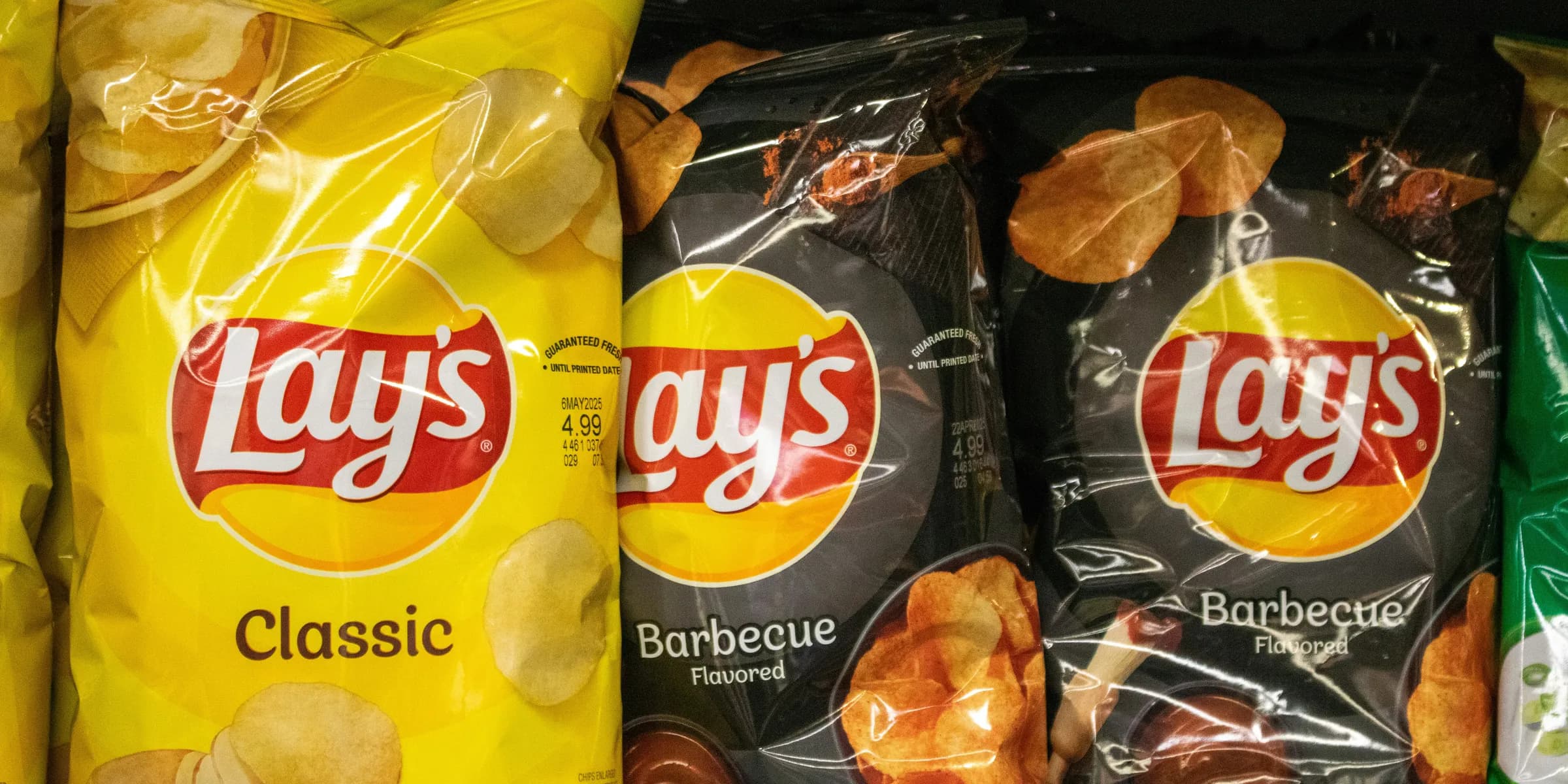 Lays classic and barbecue potato chips.